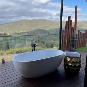 On Eagle Wings Mountain Retreat & Villa Neranwood